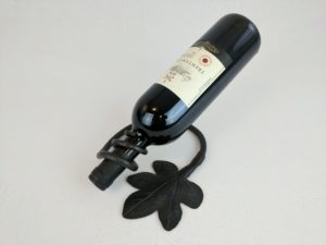 Vine leaf bottle stand